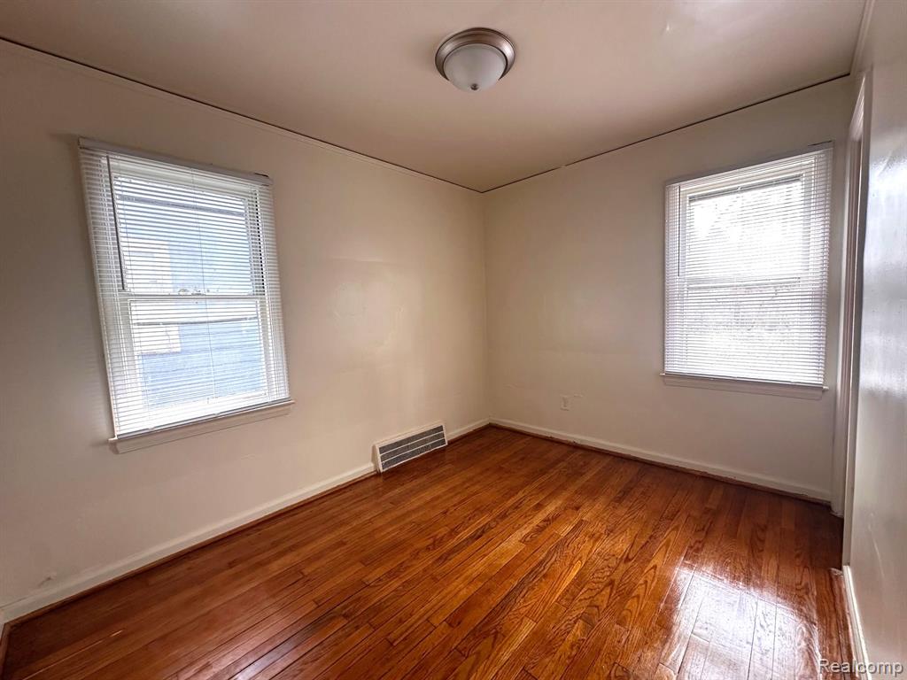 9577 WOODMONT Avenue, Detroit, MI 48227 — Photo 6