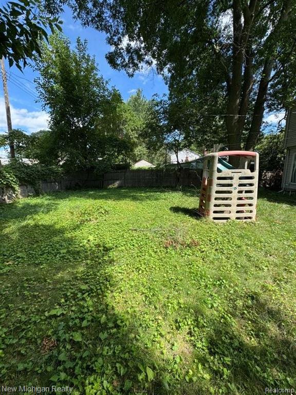 434 W Bernhard Avenue, Hazel Park, MI 48030 — Photo 12