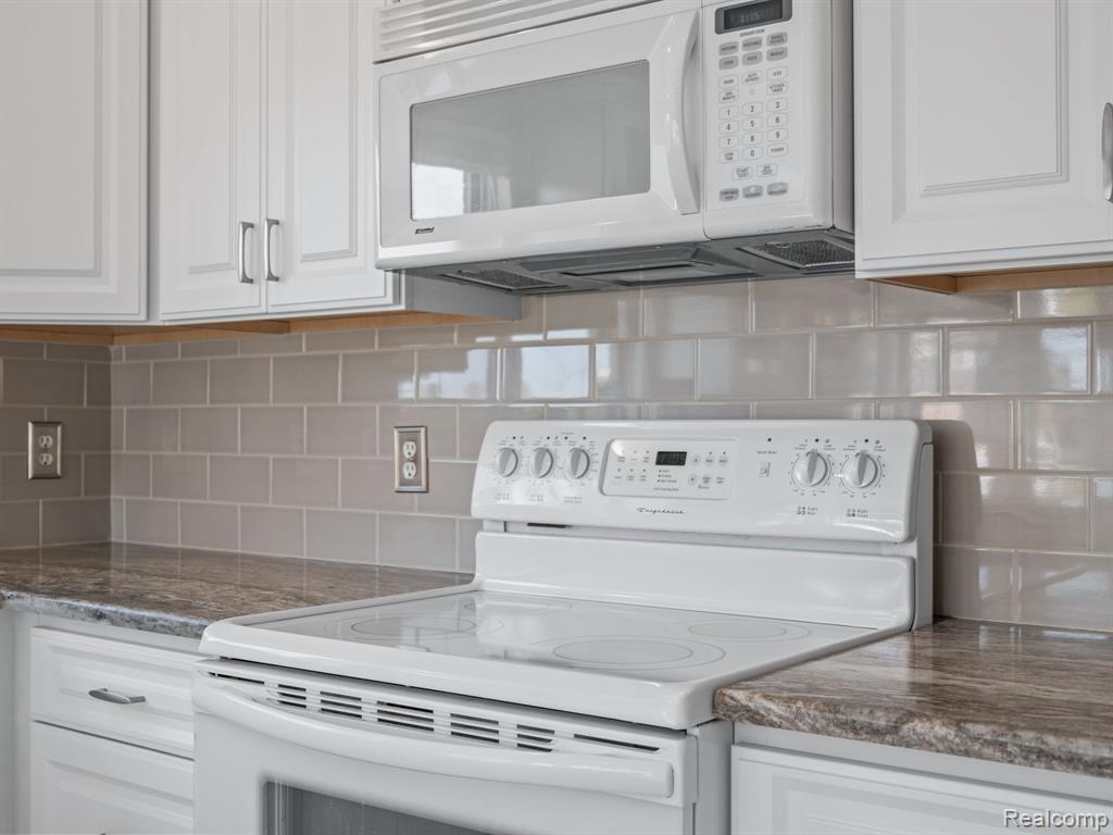 51031 HOOK Drive, Macomb, MI 48042 — Photo 29
