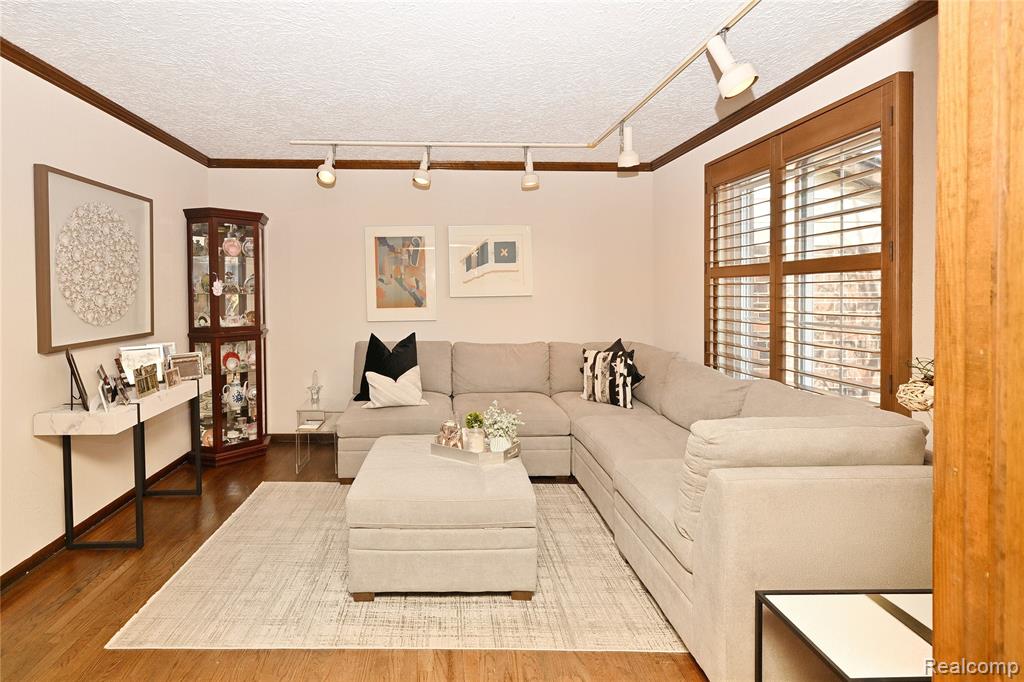 6132 Ledgeway Drive, West Bloomfield, MI — Photo 10
