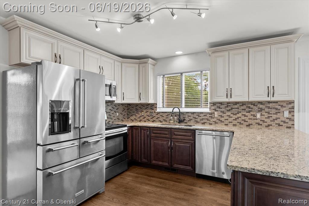 4630 Commerce Woods Drive, Commerce Twp, MI 48382 — Photo 11