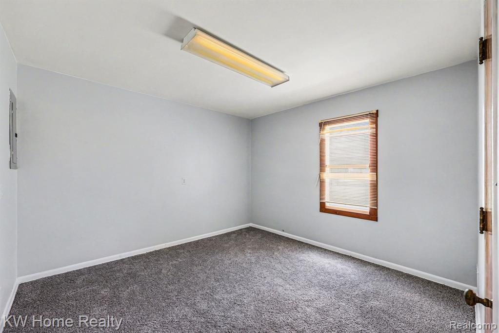 26932 W 6 Mile Road N, Redford, MI 48240 — Photo 12
