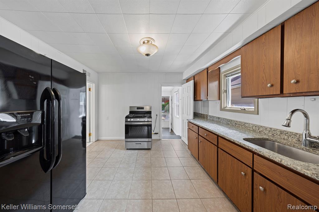 842 E 10 MILE Road, Ferndale, MI 48220 — Photo 8