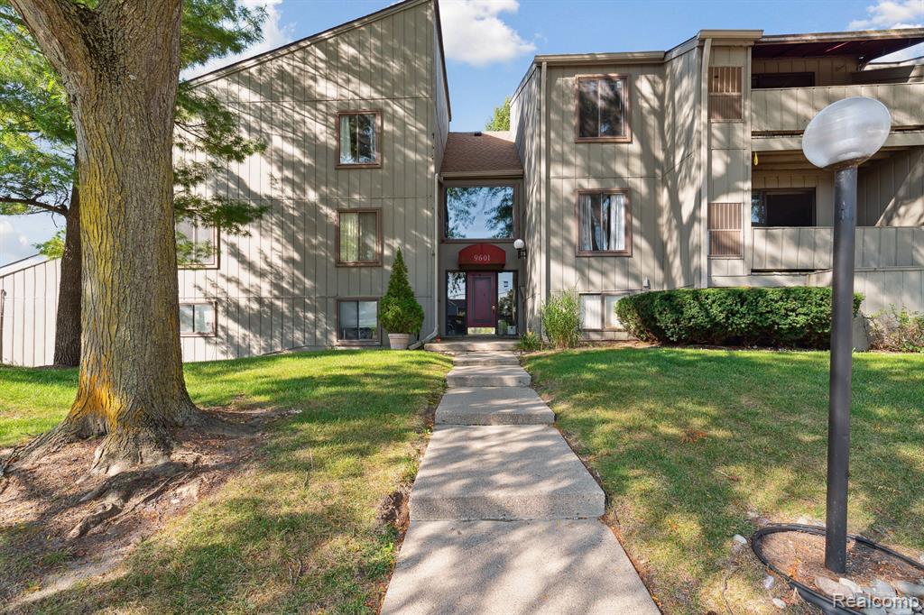 9601 BAYVIEW Drive, #301, Ypsilanti, MI 48197 — Photo 4