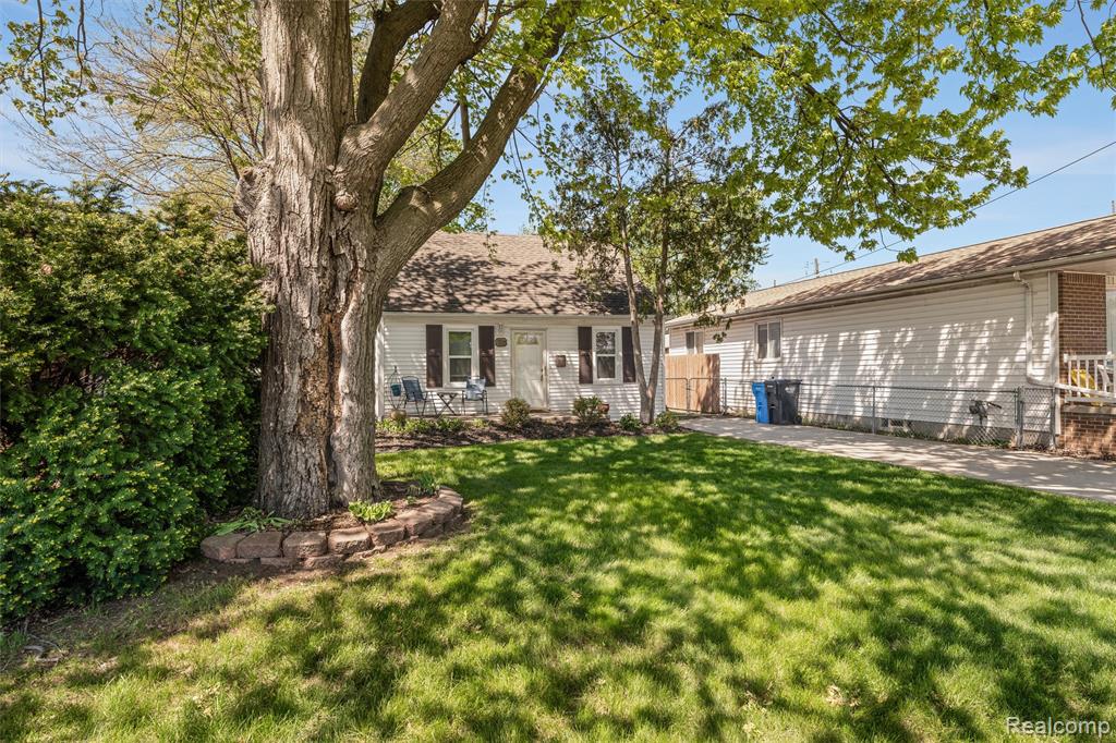 28855 Delton Street, Madison Heights, MI 48071 — Photo 30