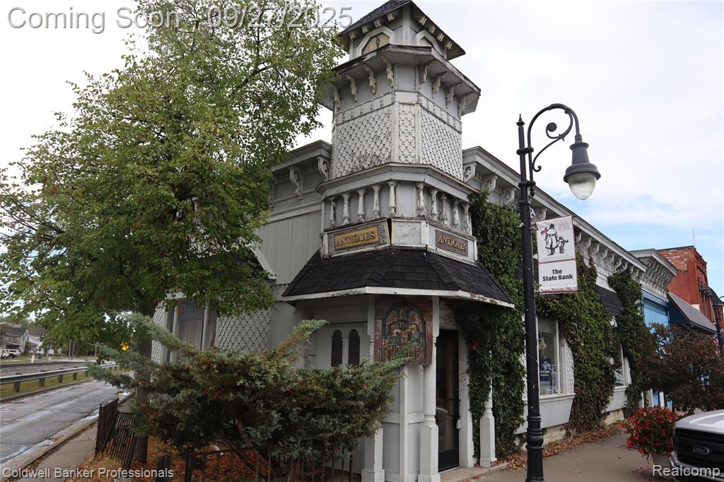 216 S Broad Street, Holly, MI 48442