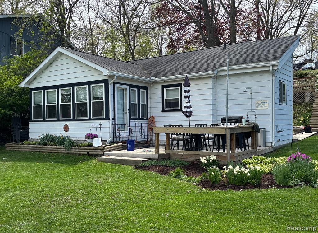 11275 N SHORE Drive, Whitmore Lake, MI 48189 — front exterior