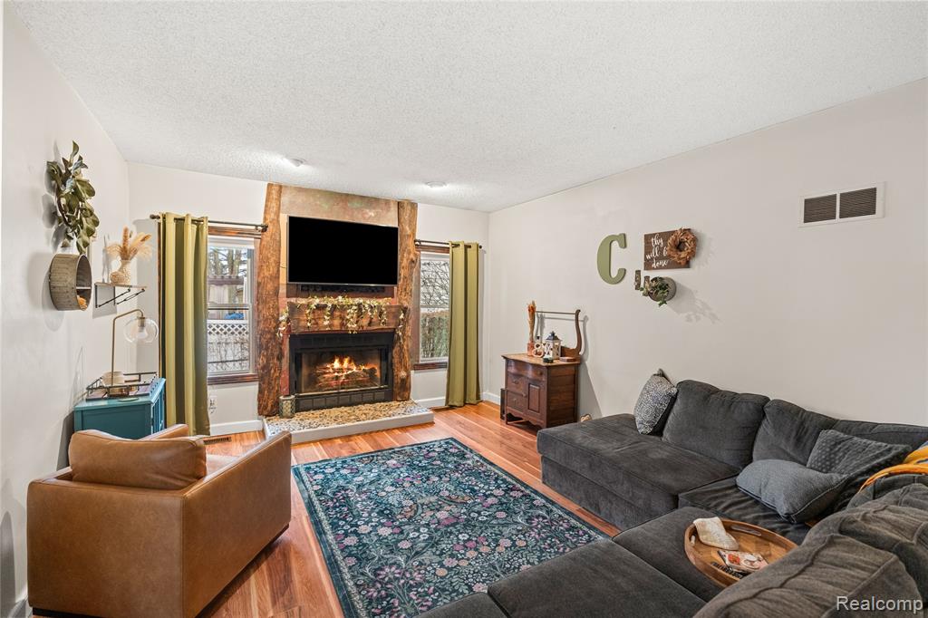 6076 E Carpenter Road, Flint, MI 48506 — Photo 15