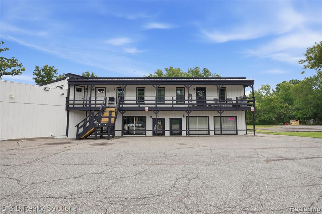 780 N Van Dyke Road, Almont, MI 48003