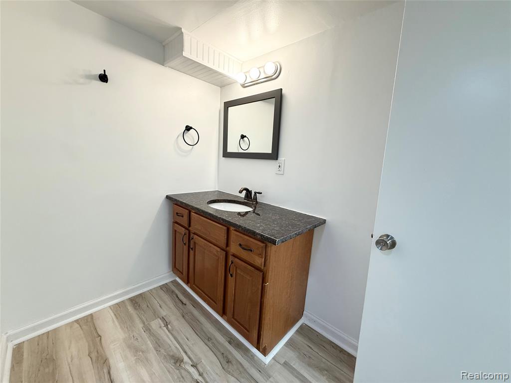 39613 Village Wood Ln, Novi, MI — Photo 27