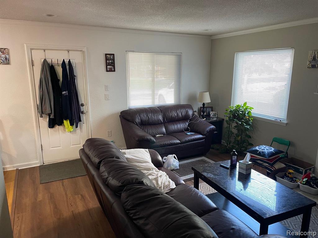 8439 Harding Street, Center Line, MI 48015 — Photo 4