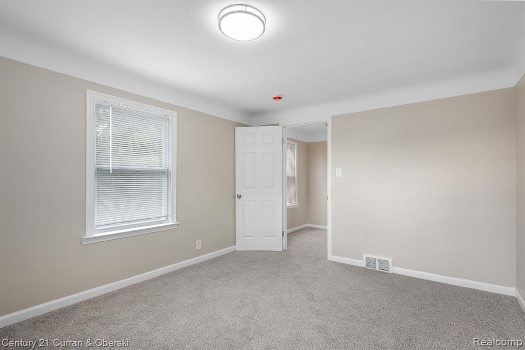 8771 E OUTER Drive, Detroit, MI 48213 — Photo 19