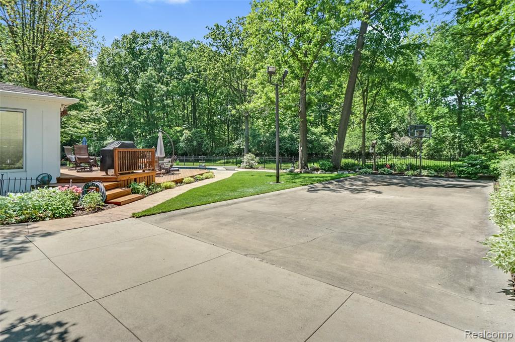 5693 Hunters Gate Drive, Troy, MI 48098 — Photo 50