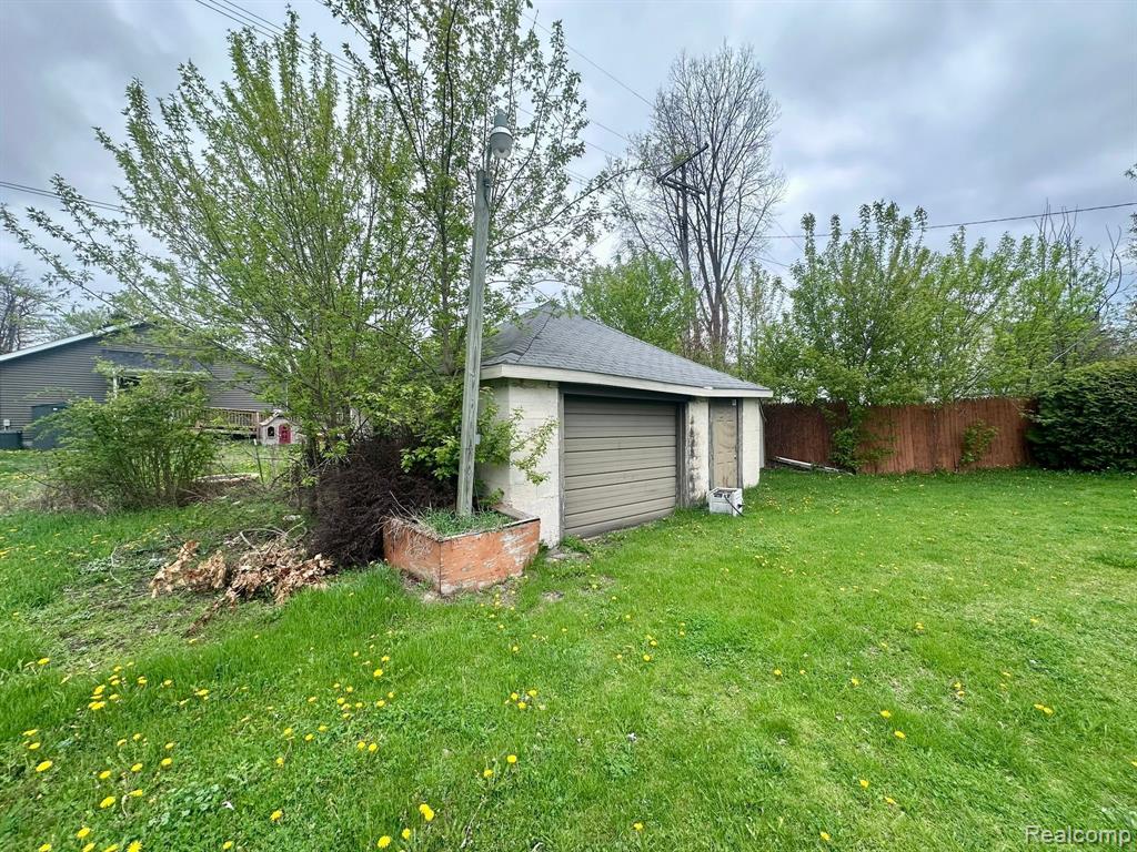 1 1ST Street, Yale, MI 48097 — Photo 33