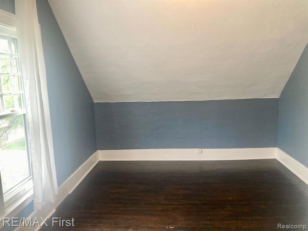 429 E KENILWORTH Avenue, Royal Oak, MI 48067 — Photo 13