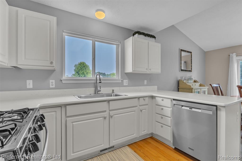 77 Sedum, Howell, MI 48843 — Photo 19
