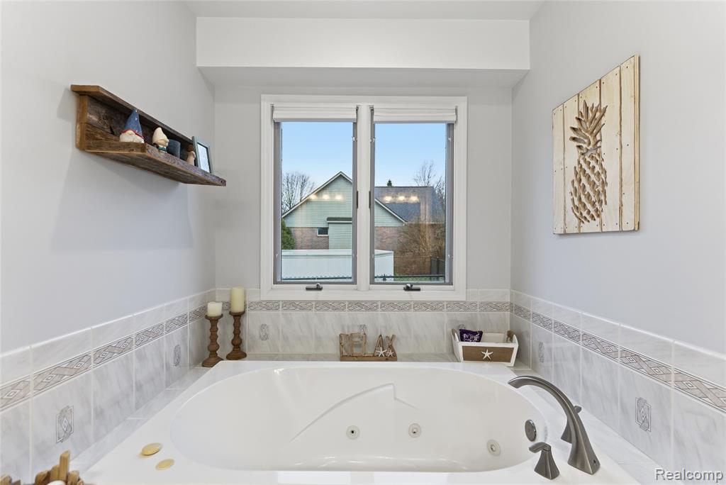 7095 Elmwood Drive, Grand Blanc, MI 48439 — Photo 29