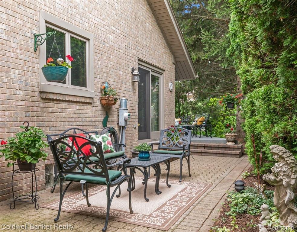 42012 PON MEADOW Drive, Northville, MI 48168 — Photo 4