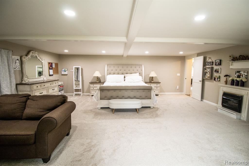 4585 Burt Road, Birch Run, MI 48415 — Photo 28