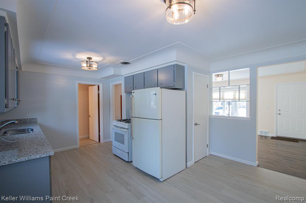 5617 Westfalen Drive, Shelby Twp, MI 48317 — Photo 8