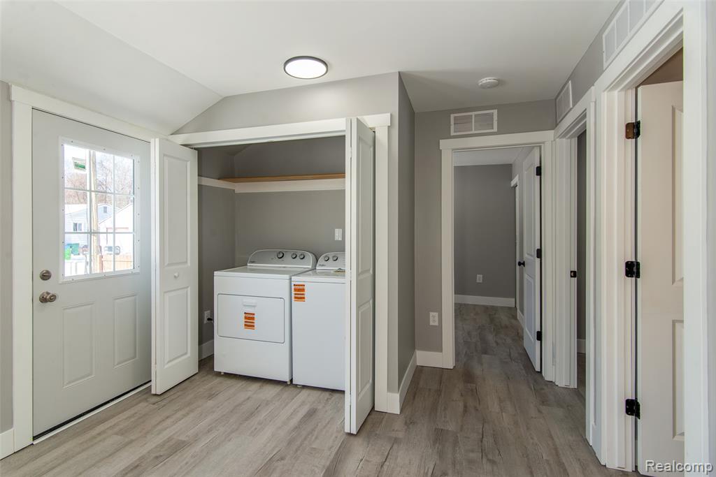 5992 Pickbourne Street, Commerce Twp, MI 48382 — Photo 13