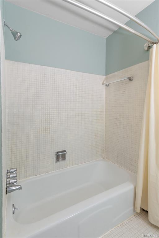 32010 Grand River Avenue, 18, Farmington, MI 48336 — Photo 16