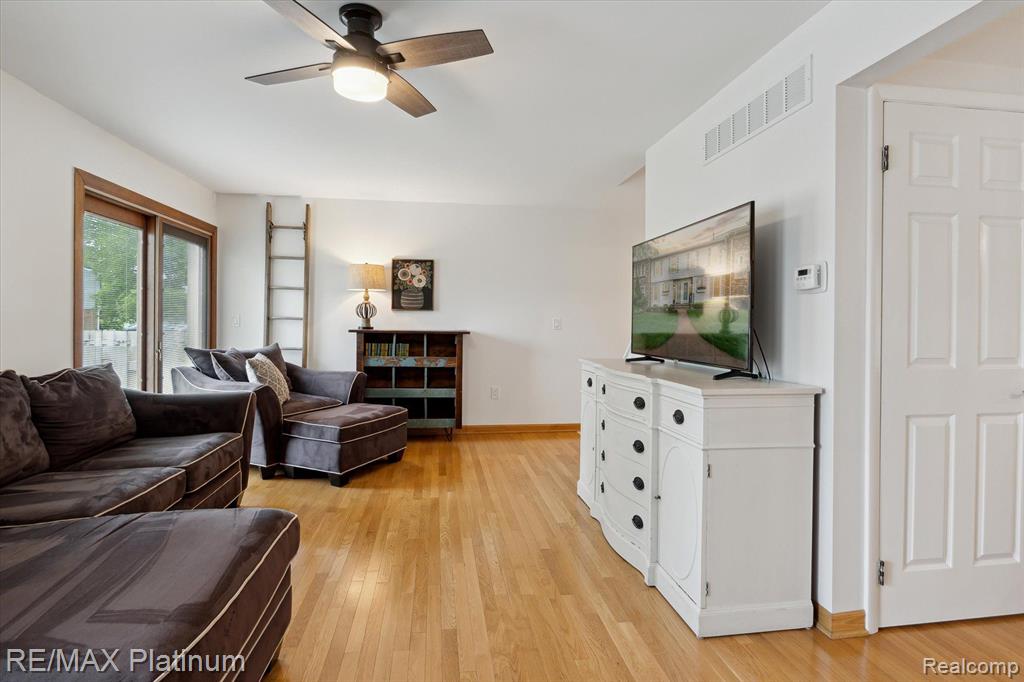 24458 BASHIAN Drive, Novi, MI — Photo 11