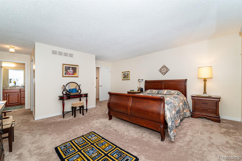 7375 PEPPER Creek, West Bloomfield, MI — Photo 25