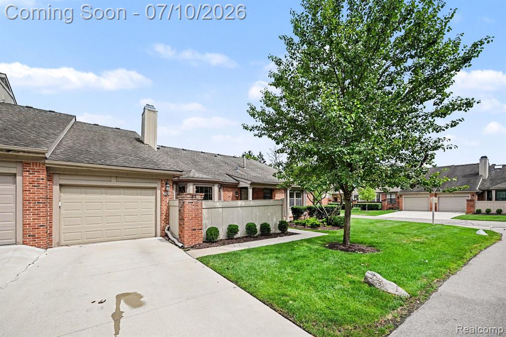 7140 Green Farm Road, West Bloomfield, MI — Photo 2
