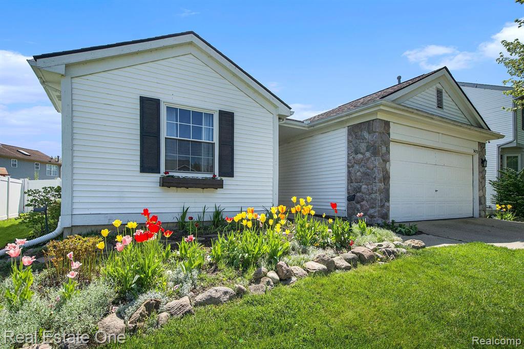7473 OAKLAND HILLS Drive, Ypsilanti, MI 48197 — Photo 4