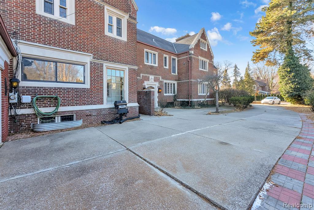 16761 E Jefferson Avenue, Grosse Pointe, MI 48230 — Photo 75