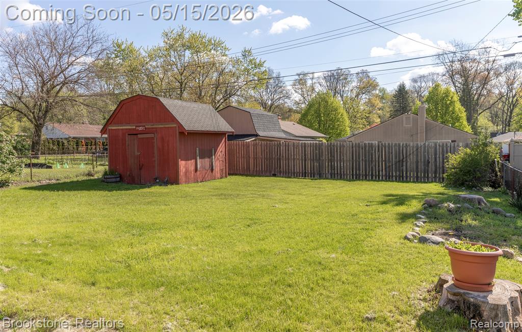 250 NOBLE, Milford, MI 48381 — Photo 6