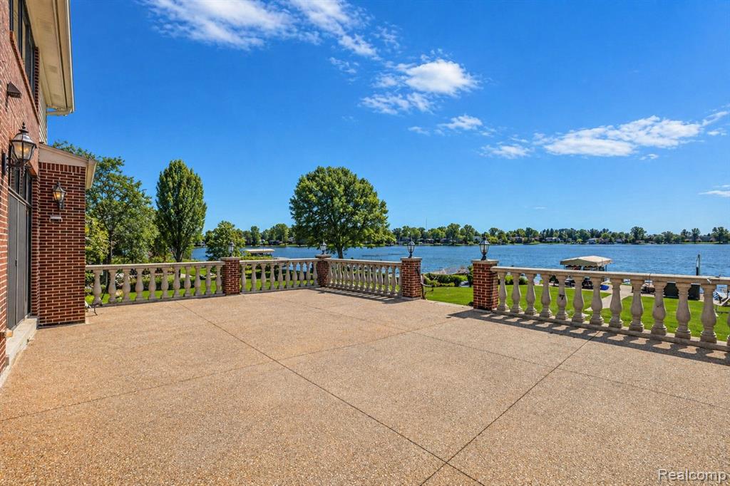 985 James K Boulevard, Pontiac, MI 48341 — Photo 29
