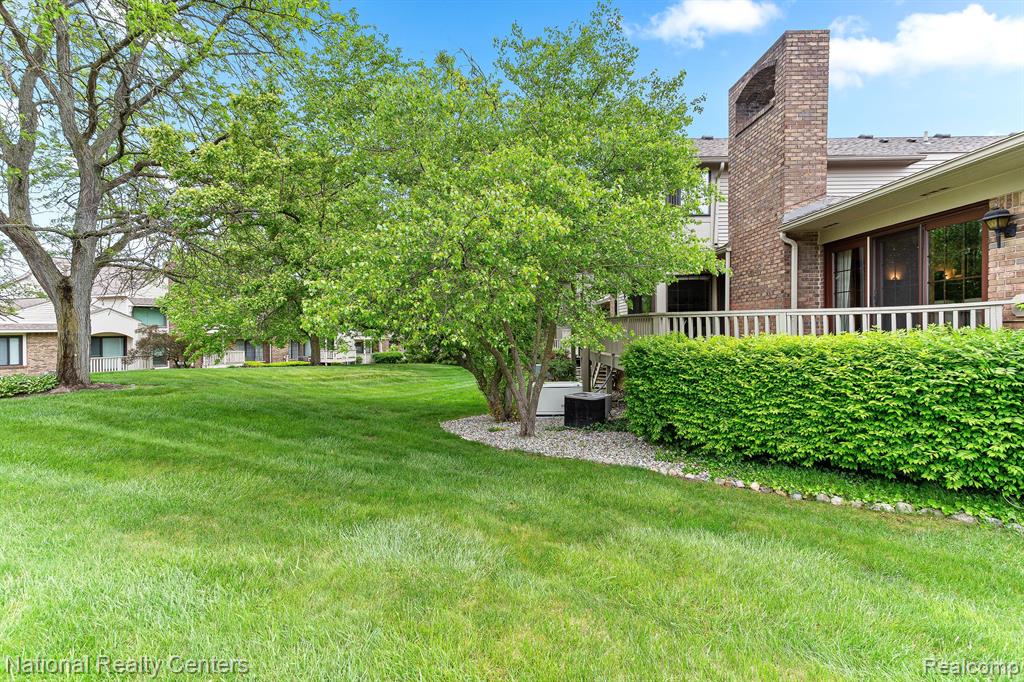 7207 Creeks Bend Drive, West Bloomfield, MI — Photo 4