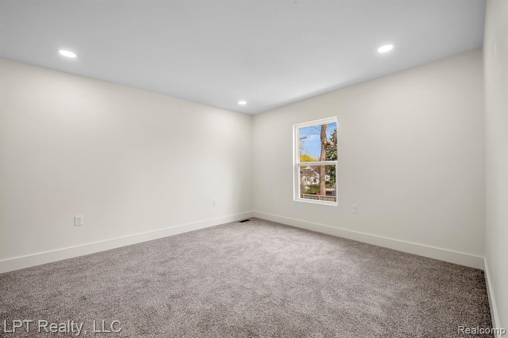 931 E PEARL Avenue N, Hazel Park, MI 48030 — Photo 16