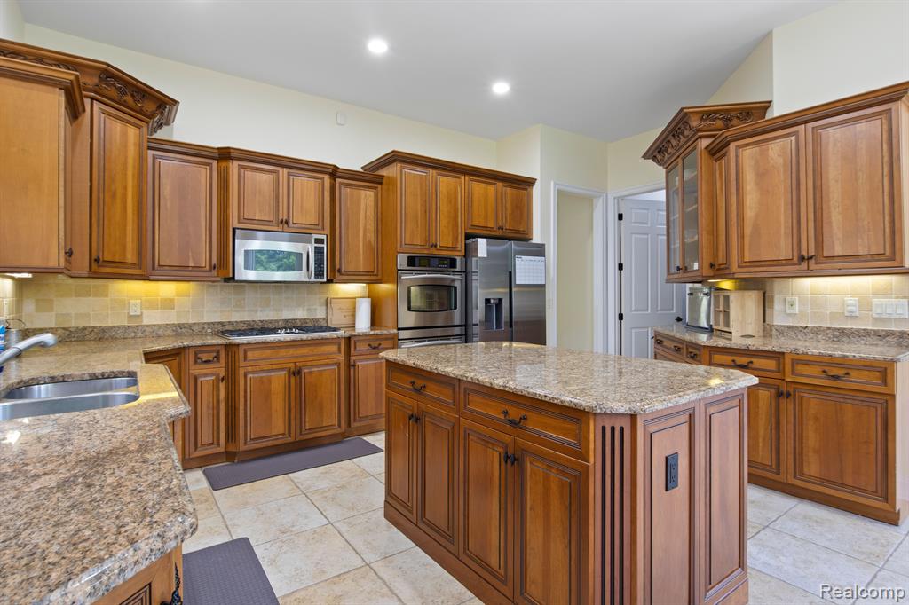 8151 ROLLING MEADOWS Drive, Canton, MI 48187 — Photo 36