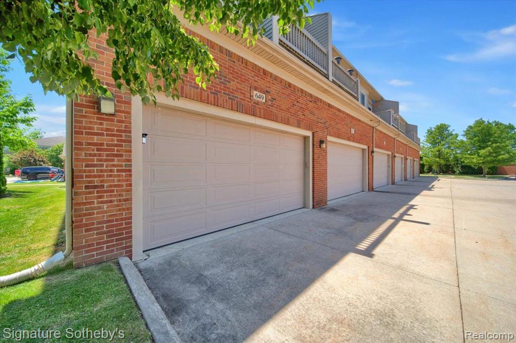 649 VINEWOOD Street, Wyandotte, MI 48192 — Photo 23