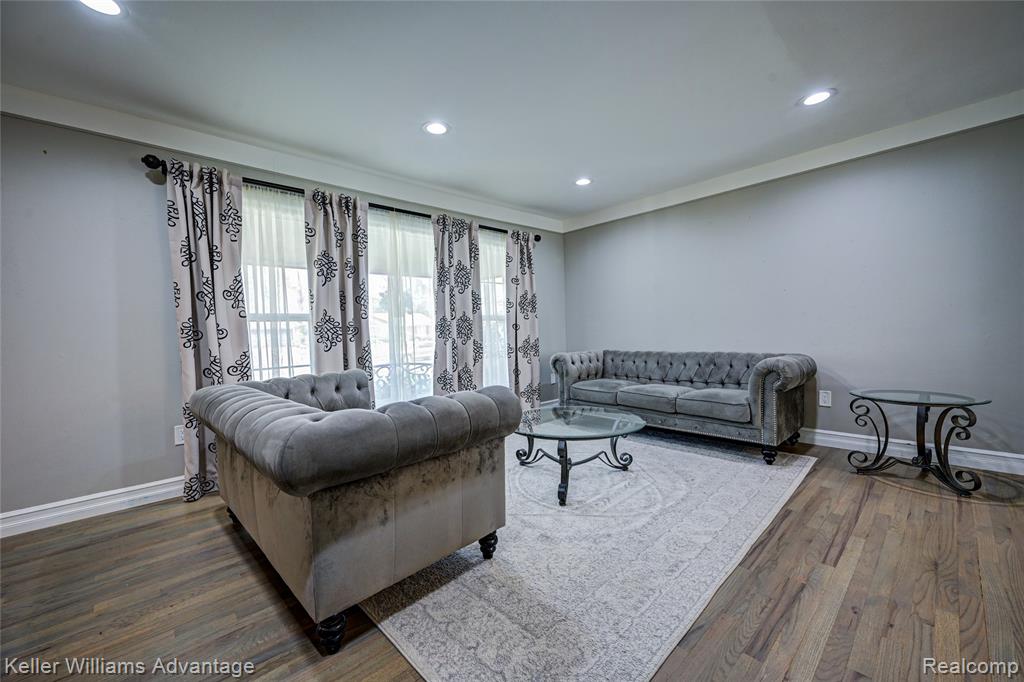 18467 Middlesex Avenue, Lathrup Village, MI 48076 — Photo 8