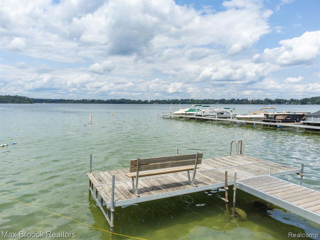 4053 HARBOR VISTA Drive, Orchard Lake Village, MI 48323 — Photo 25