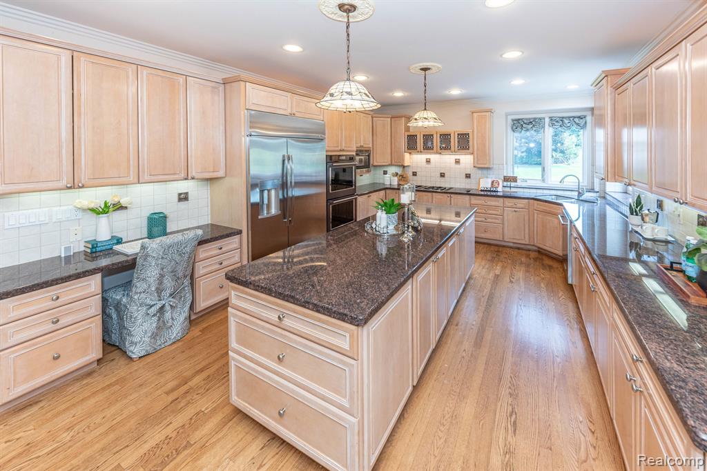 5003 HICKORY POINTE Drive, Orchard Lake Village, MI 48323 — Photo 36