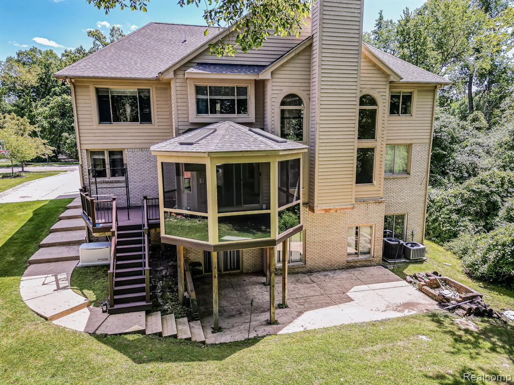 5570 HAMPSHIRE Drive, West Bloomfield, MI — Photo 5