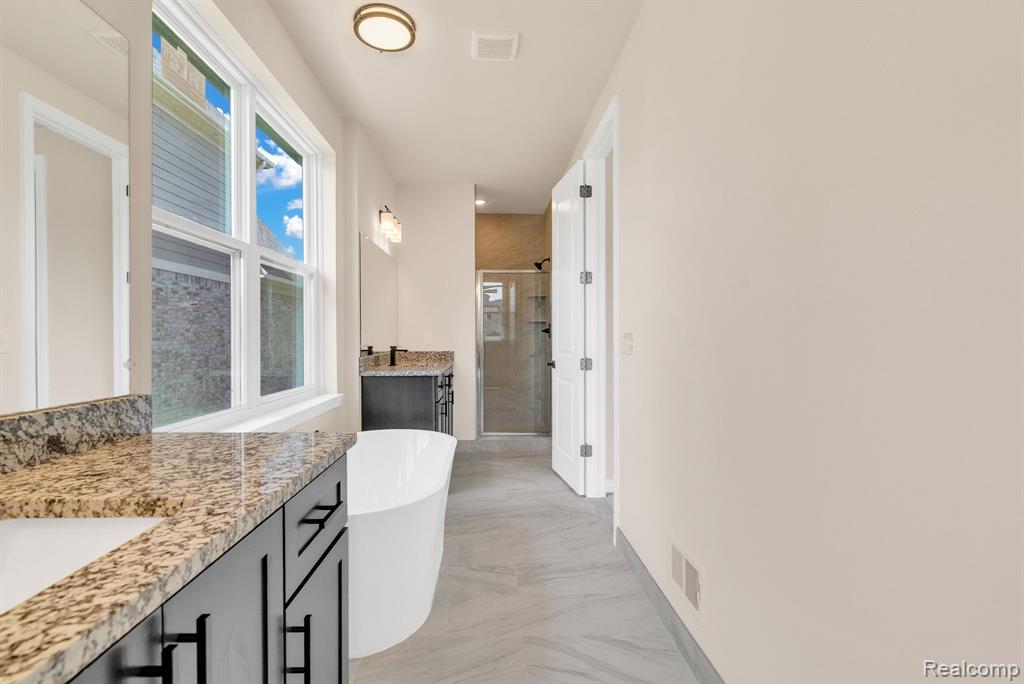4172 Blossom Drive, Sterling Heights, MI 48314 — Photo 16