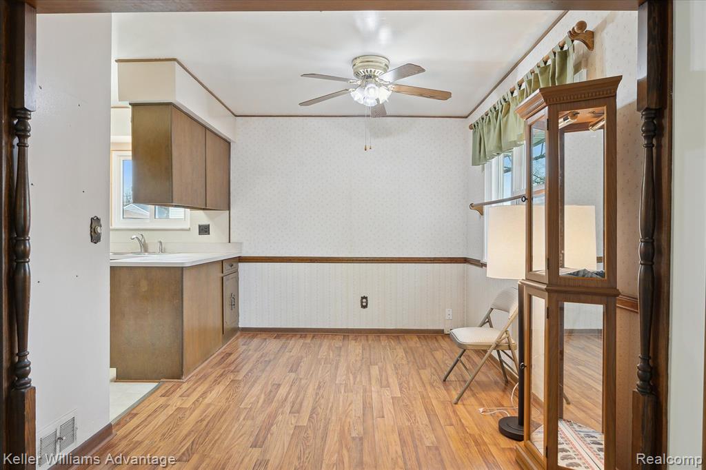 4942 HARDING Street, Dearborn Heights, MI 48125 — Photo 9