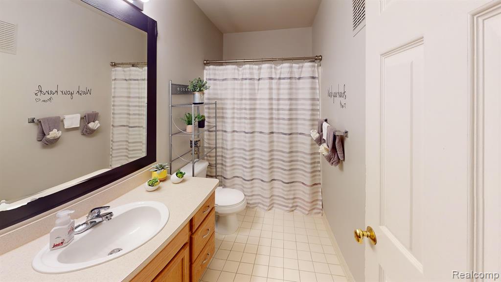 8109 ADDINGTON Drive, Commerce Twp, MI 48390 — Photo 36