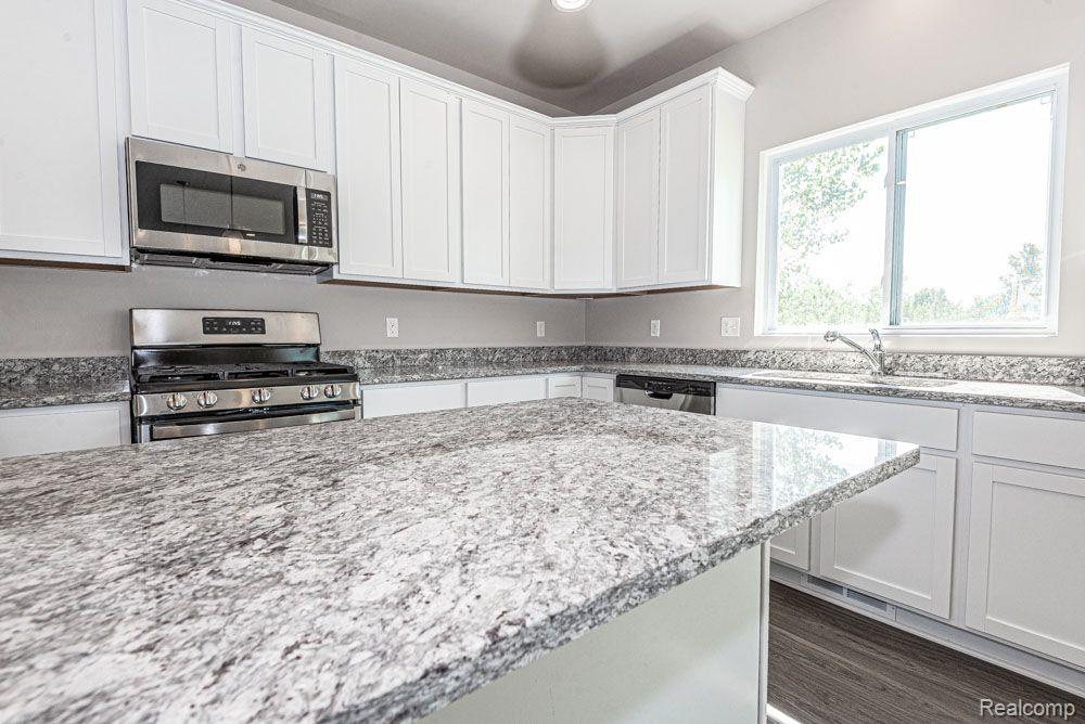 135 Parker Lane, Ortonville, MI 48462 — Photo 5