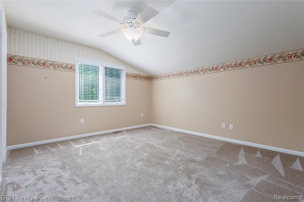 9054 Green Hickory Lane, Fenton, MI 48430 — Photo 33