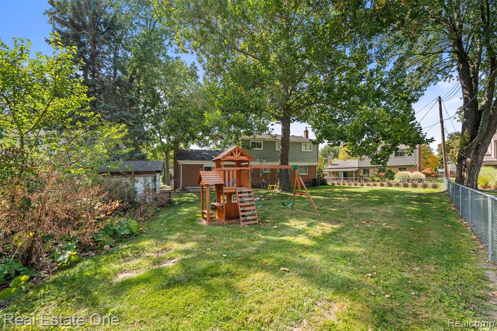 4090 Middlebury Drive, Troy, MI 48085 — Photo 14