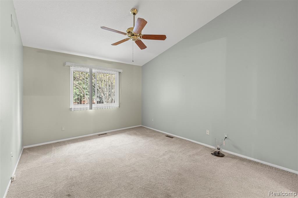 6546 Quail Run Circle, Westland, MI — Photo 24