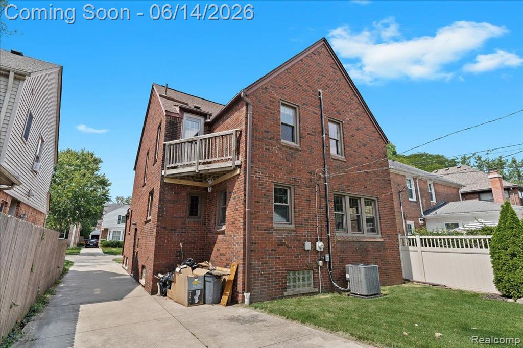312 MCKINLEY Avenue, Grosse Pointe Farms, MI 48236 — Photo 34