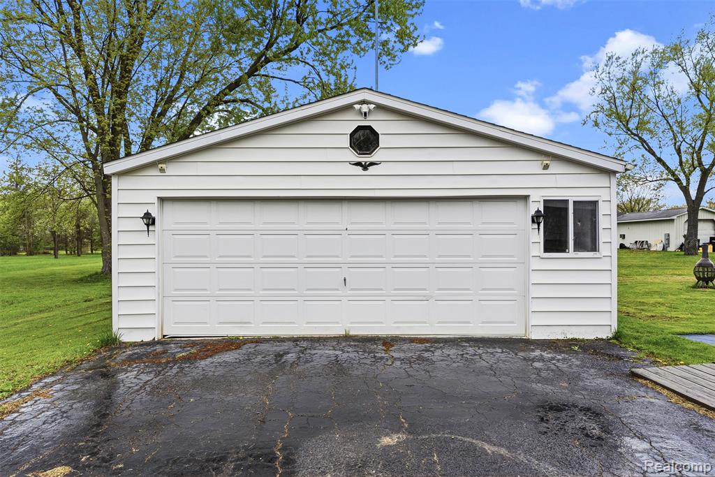 3102 Coin Street, Burton, MI 48519 — Photo 3